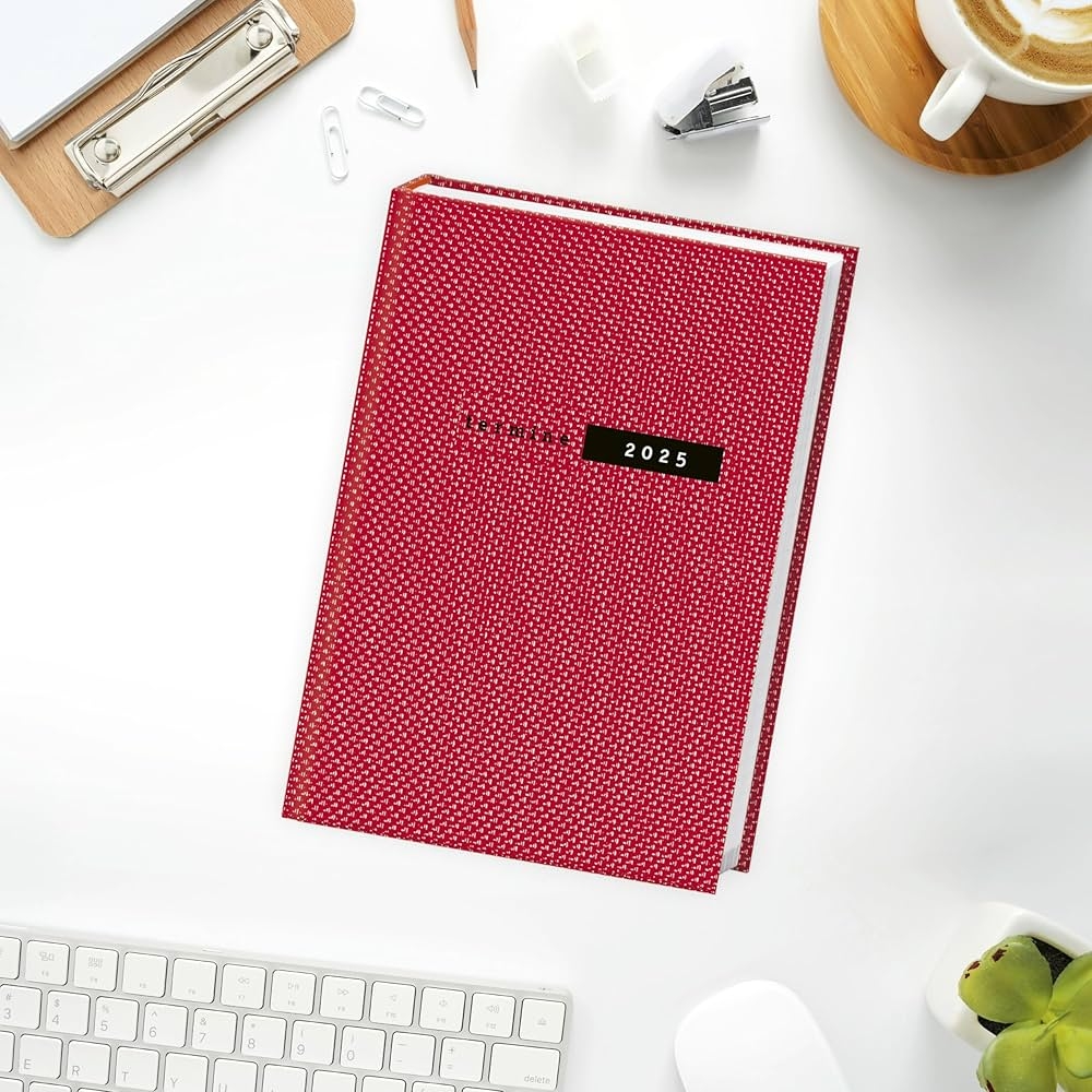 Amazon Terminer A5 Struktur Rot 2025 Schicker Terminkalender Mit Hochwertigem Struktureinband Buch Kalender Mit Leseb ndchen Wochenplaner Mit 152 Seiten Planen Von Terminen Kalenderb cher Heye Office Products