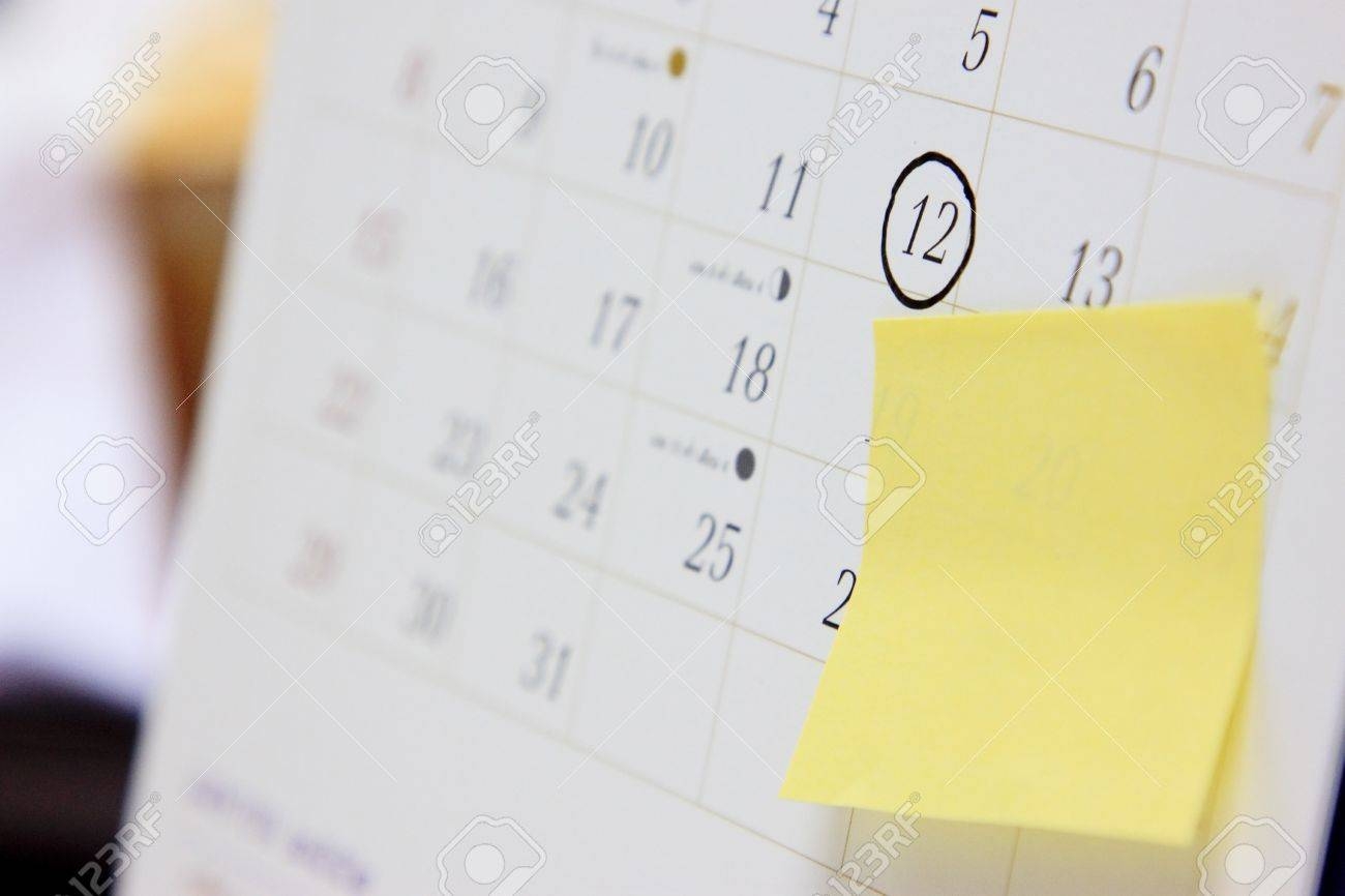 B ro Kalender Mit Termin Marke Und Leere Postit Note Paper Lizenzfreie Fotos Bilder Und Stock Fotografie Image 10441507 
